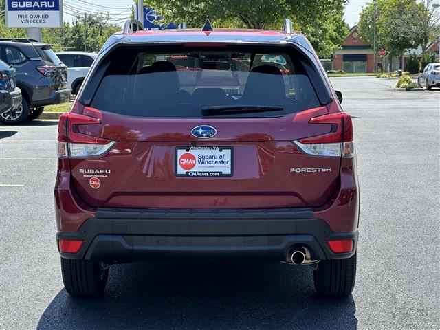 $31393 : PRE-OWNED 2024 SUBARU FORESTE image 3