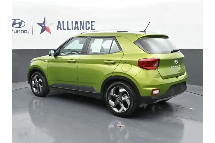 $19998 : Hyundai VENUE 2024 SEL 4dr C image 4