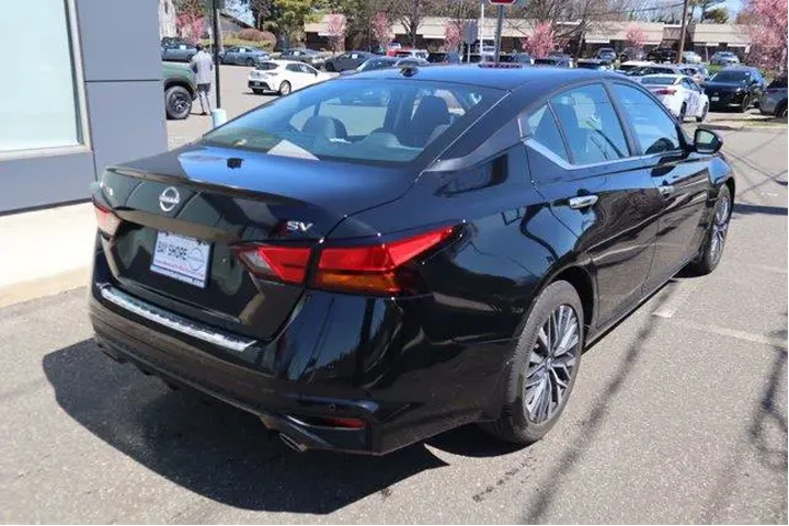 $18585 : Nissan Altima 2023 2.5 SV 4d image 6