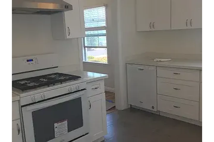 $2500 : 3bed 2bath available now image 4
