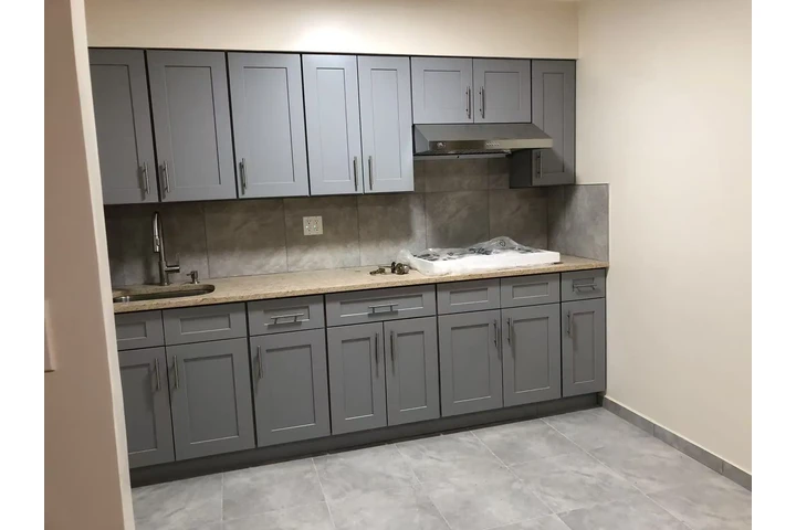 $2500 : 1 BEDROOM APARTMENT W/PARKING image 2