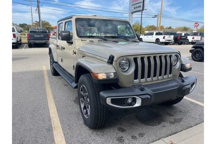 $30446 : Jeep Gladiator 2022 4x4 Over image 2