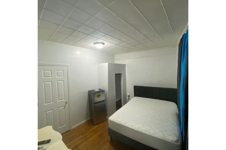 $300 : Rooms For Rent NY. 139 image 3