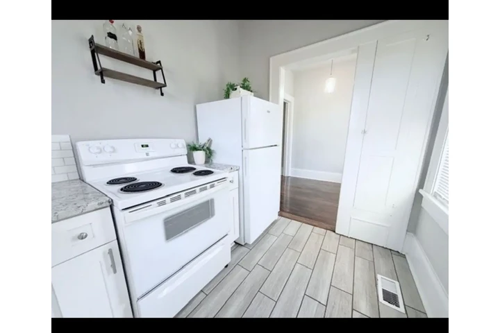 $1590 : Rent image 5