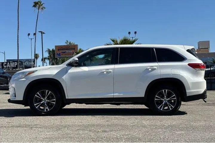 $18888 : Toyota Highlander 2019 LE 4d image 7
