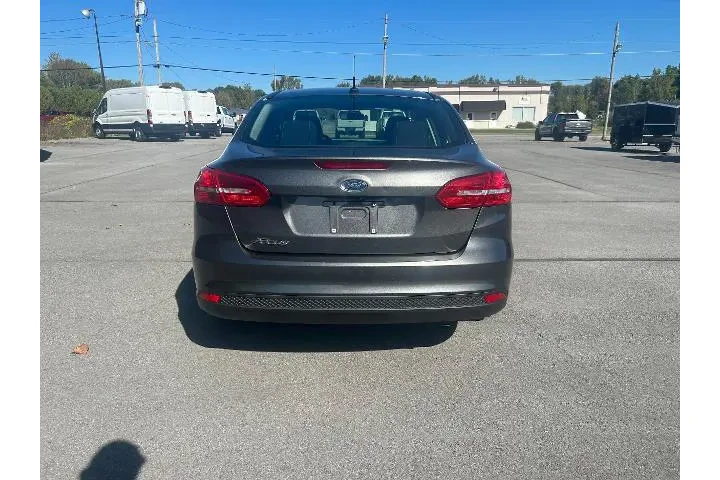 $9990 : Ford Focus 2018 SE 4dr Sedan image 4