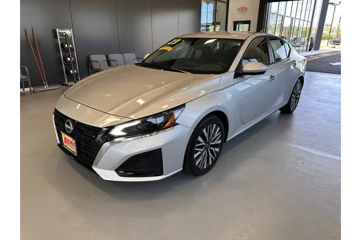 $20295 : Nissan Altima 2023 2.5 SV 4d image 2