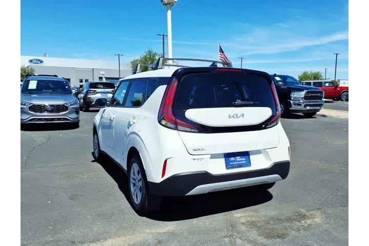 $16308 : Kia Soul 2023 S 4dr Crossove image 4
