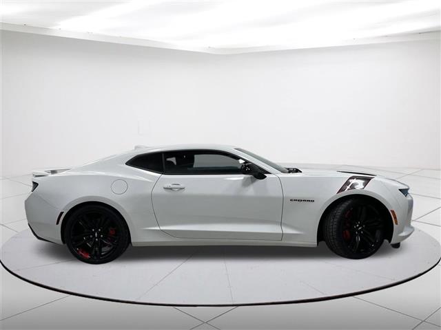 $27235 : Pre-Owned 2018 Camaro SS 1SS image 2