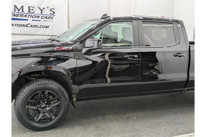 $42490 : Pre-Owned 2023 Silverado 1500 image 1