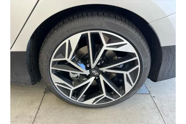 $37990 : Hyundai IONIQ 6 2025 AWD SEL image 10