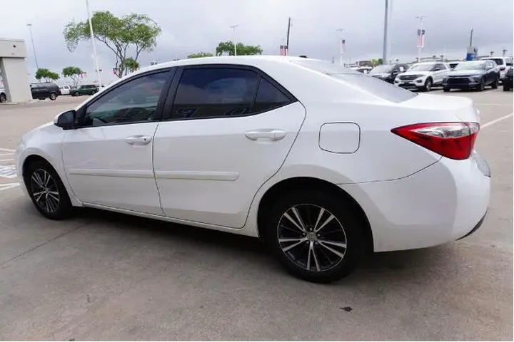 $13988 : Toyota Corolla 2016 S 4dr Se image 4