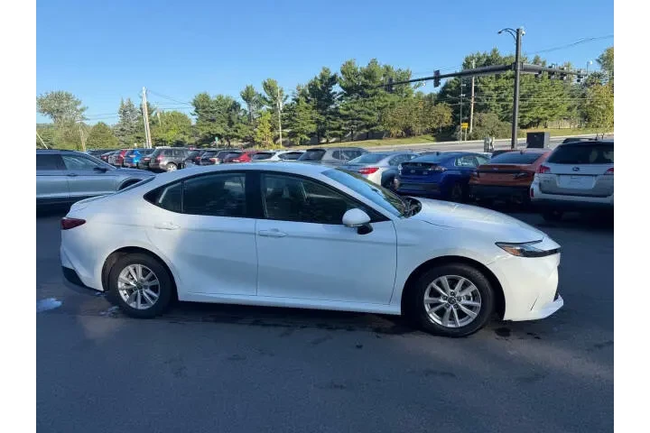 $30499 : 2025 Camry image 3