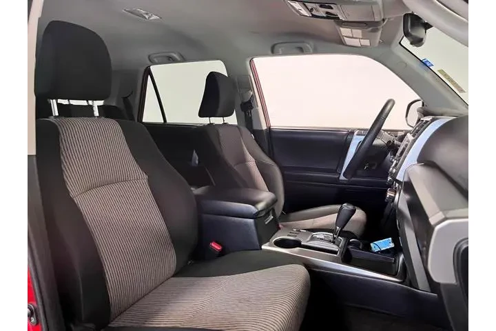 $33959 : Toyota 4Runner 2024 4x2 SR5 image 10