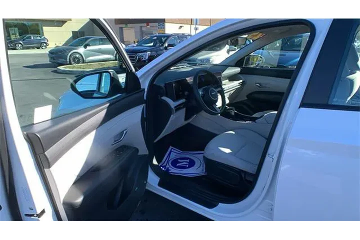 $25490 : Hyundai TUCSON 2025 AWD SE 4 image 9