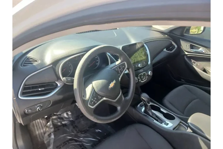 $10800 : 2023 Malibu LS Fleet image 3