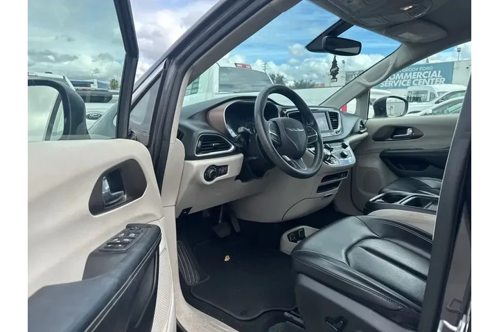 $15500 : Chrysler Voyager 2020 LXi 4d image 7