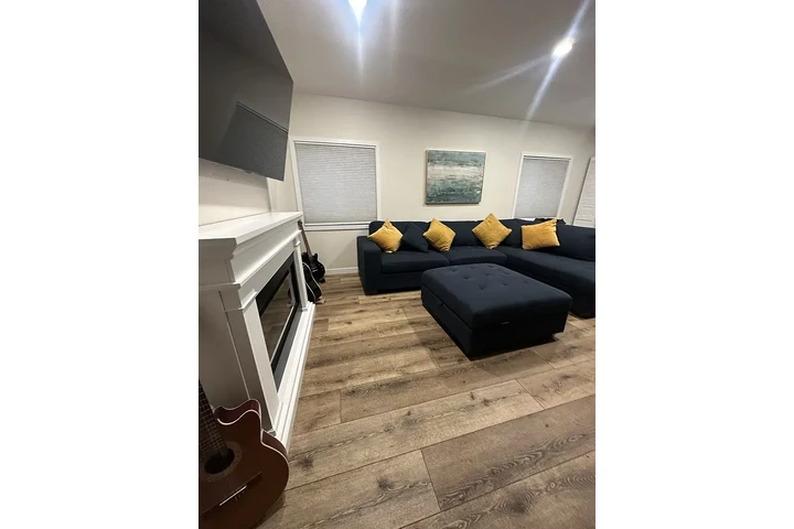 $1500 : East Los Angeles 2 & 2 Bath image 6