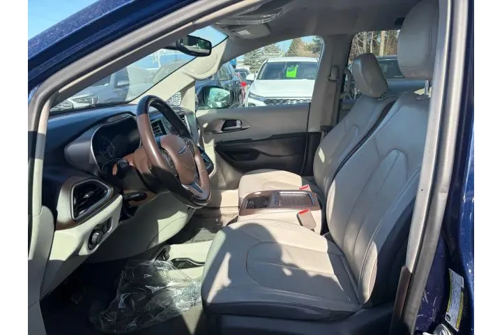 $12995 : 2017 PACIFICA image 6