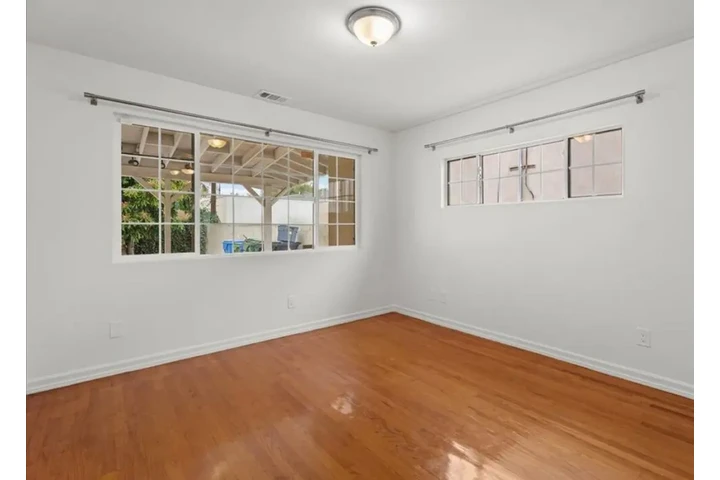 $2400 : Nice 3Bedroom House in LA image 7