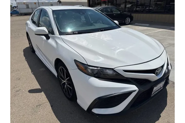 $18999 : 2021 Camry SE image 8
