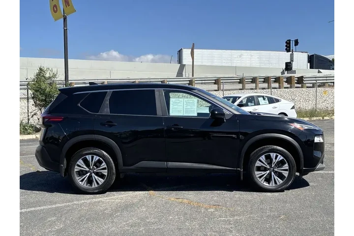 $17999 : Nissan Rogue 2023 SV 4dr Cro image 6