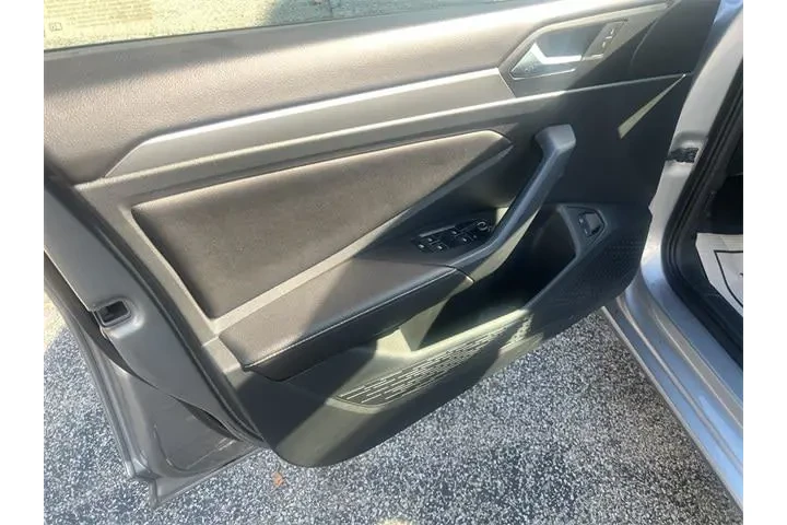 $17495 : Volkswagen Jetta 2024 S 4dr image 7