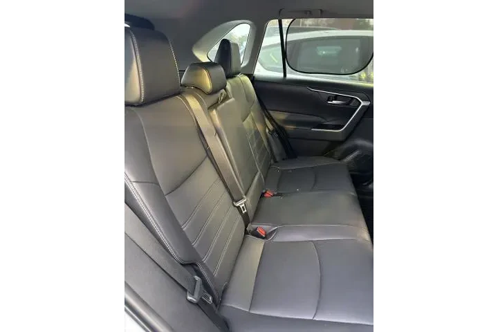 $28800 : Toyota RAV4 2022 XLE Premium image 6