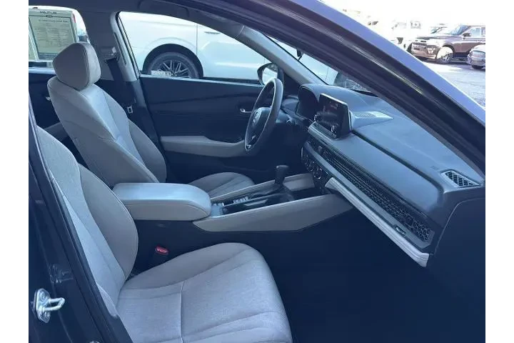 $24950 : Honda Accord 2024 LX 4dr Sed image 10