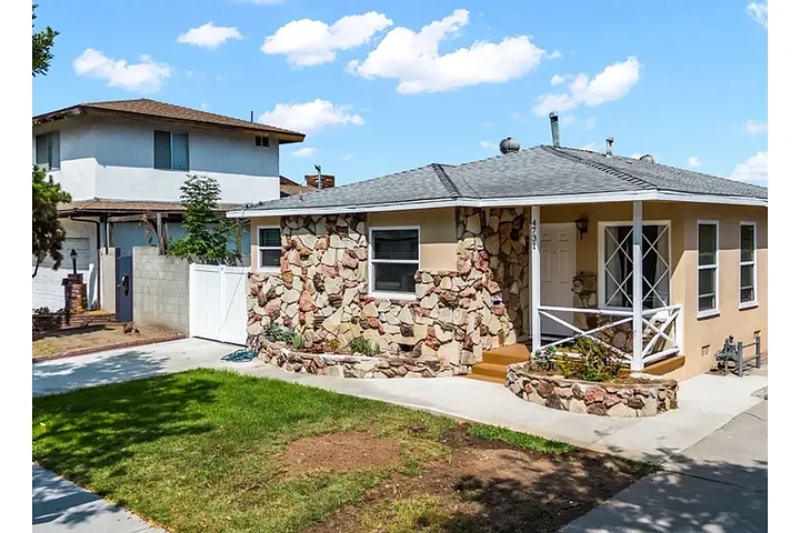 $2164 : BEAUTIFUL BACK HOUSE FOR LEASE image 1