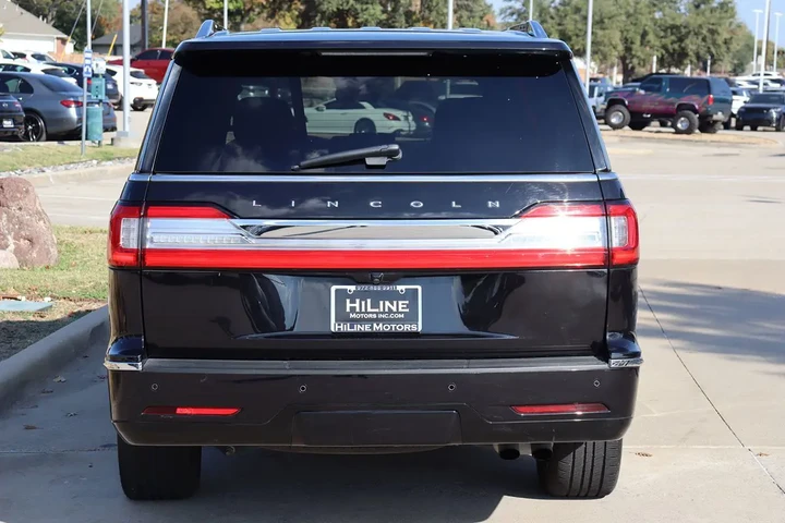 $39998 : 2019 Navigator L Reserve image 9