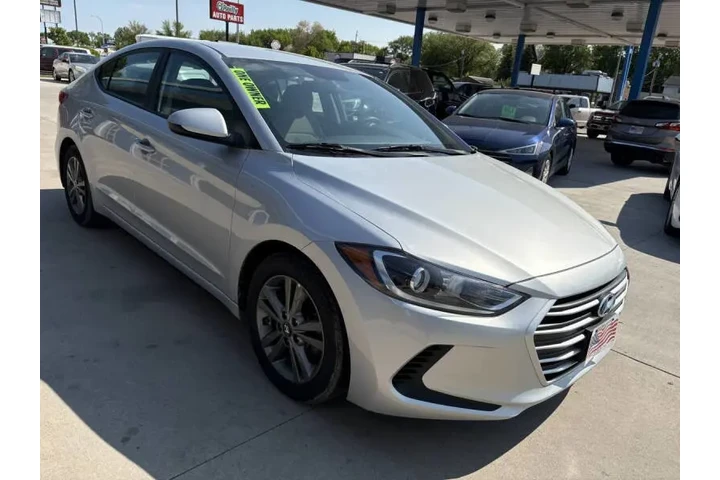 $13990 : 2018 Elantra SEL image 5