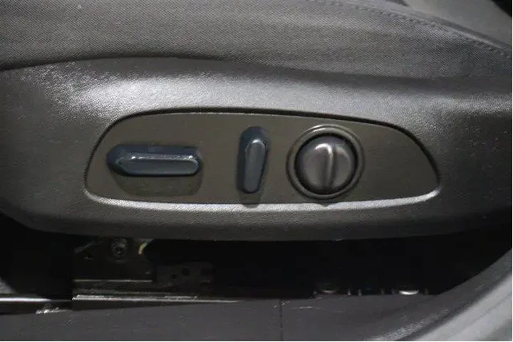 $20998 : Chevrolet Malibu 2023 LT 4dr image 4