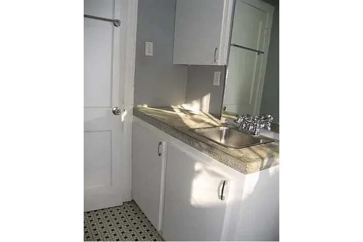 $2000 : HOUSE AVAILABLE NOW IN MIAMI image 9