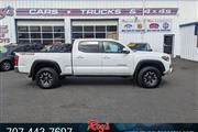 $32995 : 2018 Tacoma SR5 V6 4WD Truck thumbnail