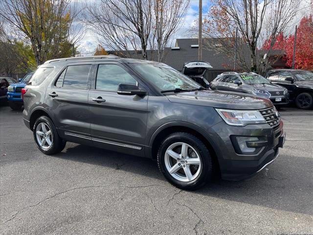 $13988 : 2017 Explorer XLT image 1