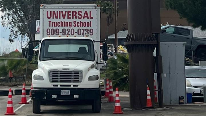 Universal Truck & Bus Driving image 2
