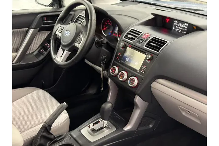 $12500 : Subaru Forester 2017 AWD 2.5 image 8