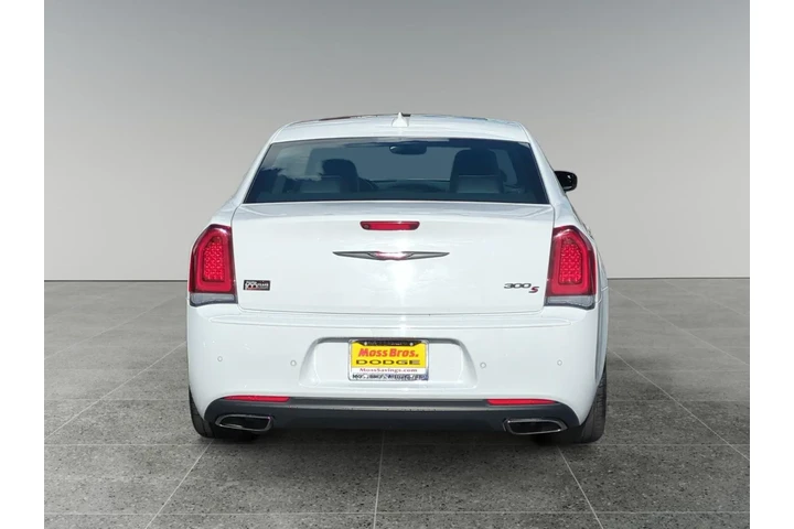 Chrysler 300 2023 S V6 4dr S image 4