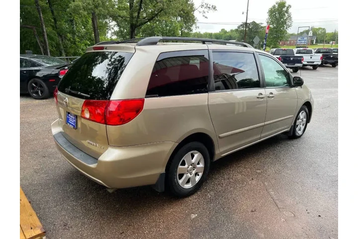 $9999 : 2010 Sienna LE 8-Passenger image 5