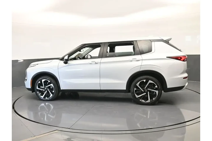 $20991 : Mitsubishi Outlander 2023 ES image 3