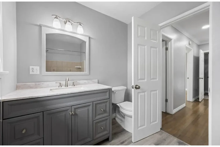 $2500 : 3Bedroom Home in S Vermont Ave image 10