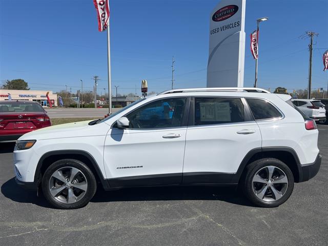 $19890 : PRE-OWNED 2019 JEEP CHEROKEE image 4