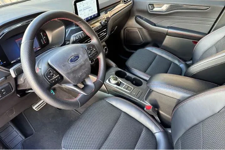 $28000 : Ford Escape Hybrid 2024 ST-L image 2