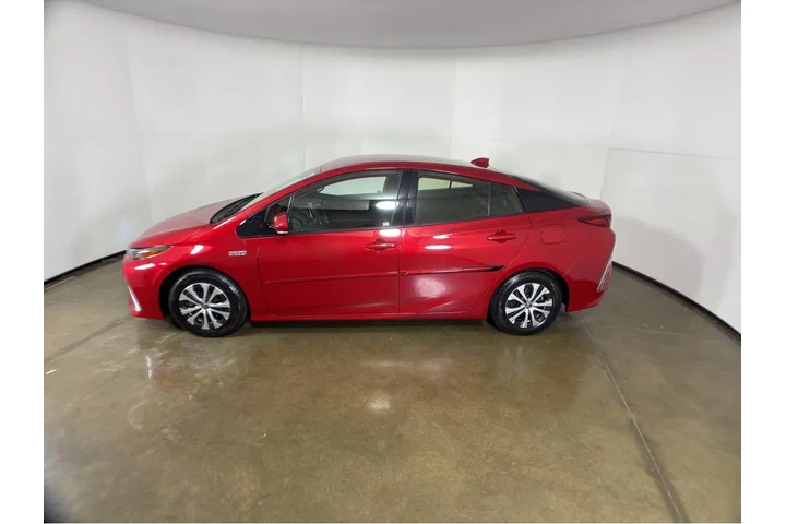 $25590 : Gold Certified2020 Prius Prim image 10