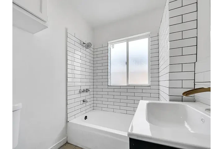 $2150 : 1bd 1ba image 6