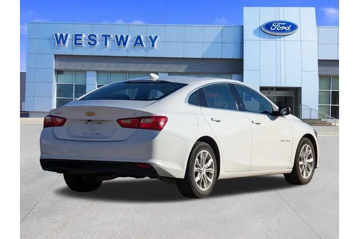$18033 : Chevrolet Malibu 2024 LT 4dr image 4