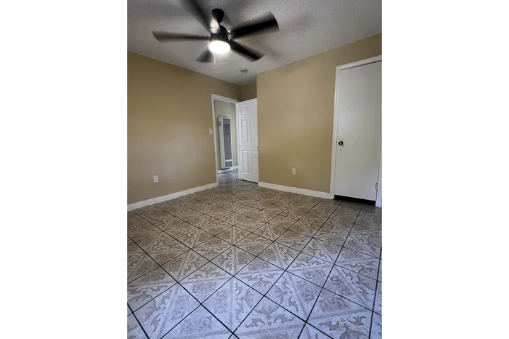 $2700 : Se Renta Casa image 8
