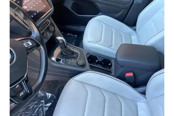 $20000 : 2020 Tiguan SEL Premium R-Lin image 9