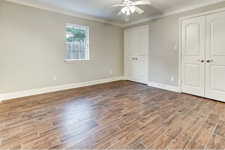 $2500 : 4 bed 3.5 bath available image 2